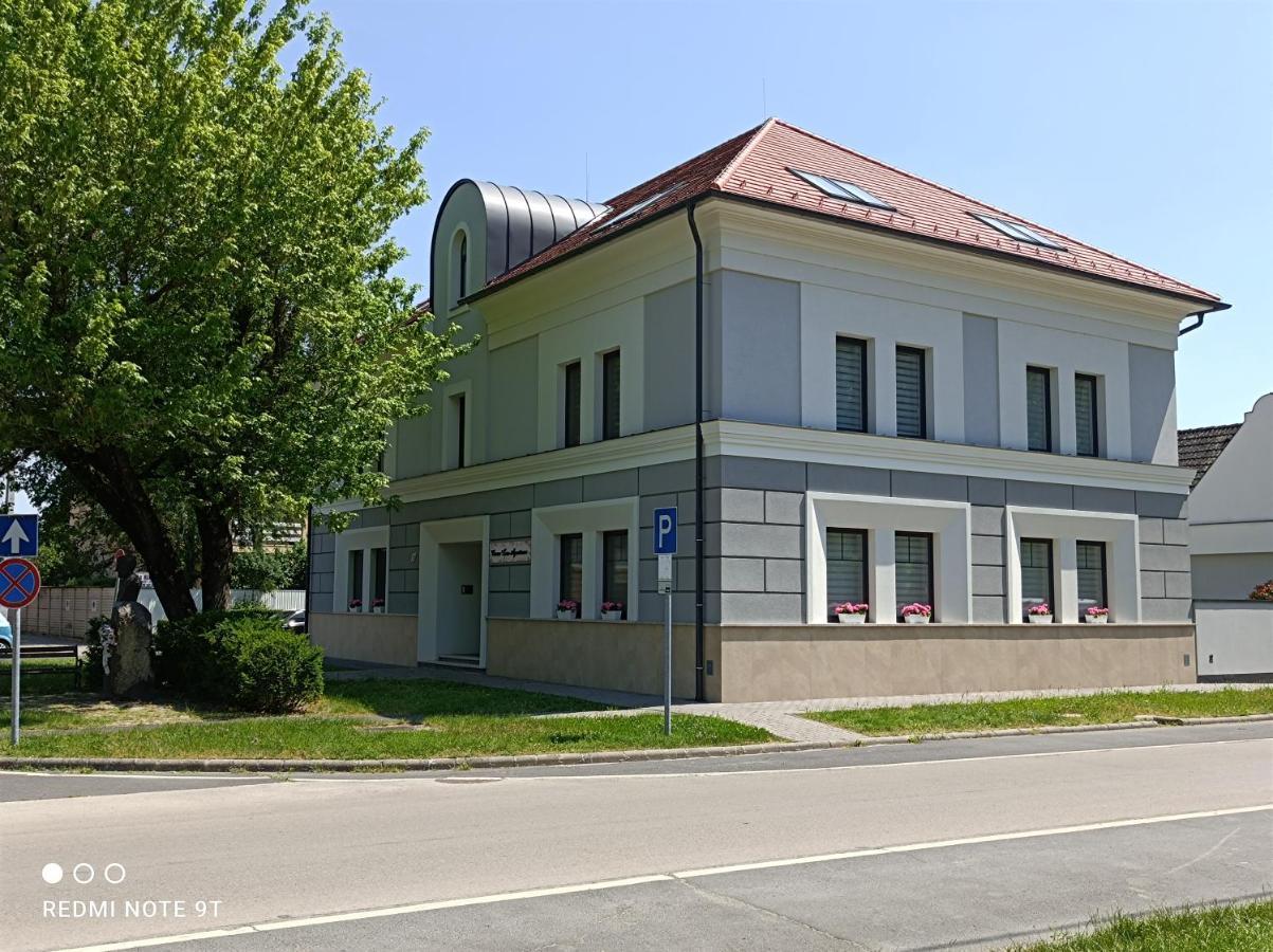 Corso Lux Apartman Gyula Buitenkant foto