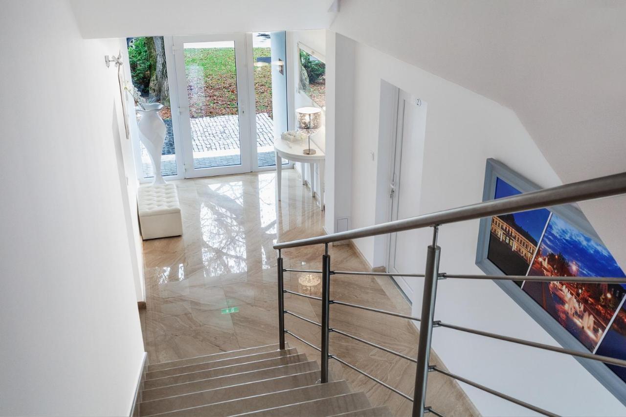 Corso Lux Apartman Gyula Buitenkant foto